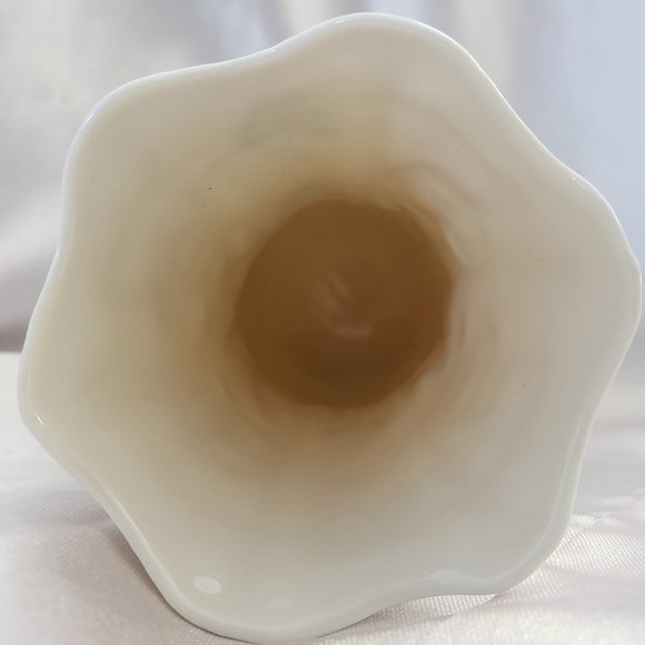 Belleek Kells 5" Vase - Picture 3 of 8